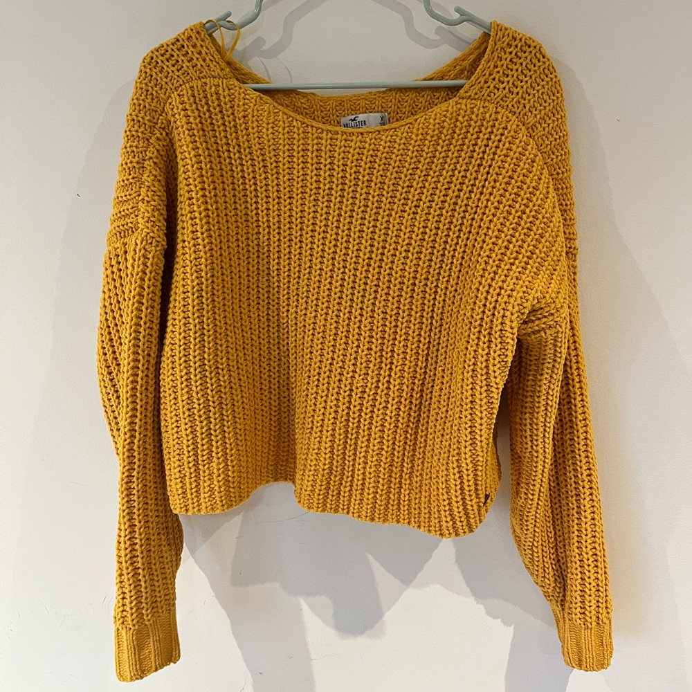 Loose knit cropped sweater!